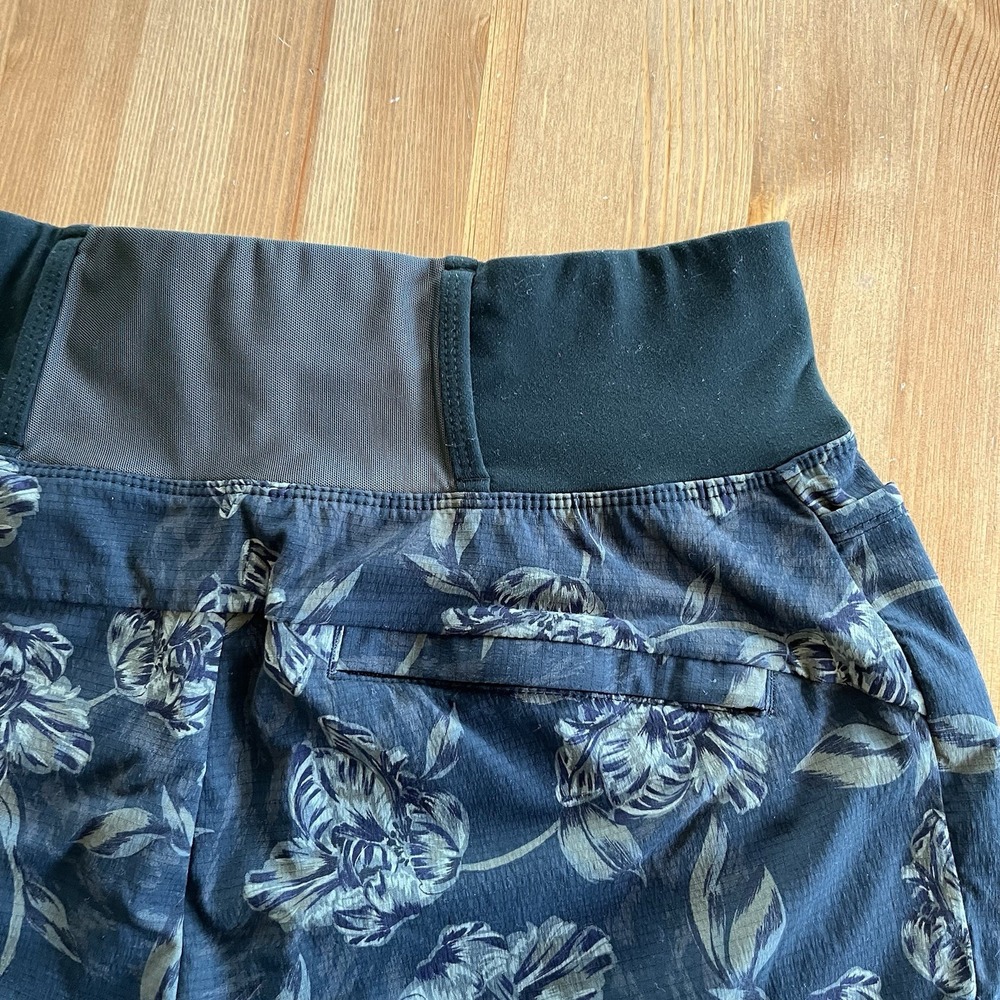 Athleta Trekkie North Printed Shorts Women's 4 Ripstop Stretch Waist Zip Pockets - Picture 9 of 16